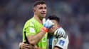 Emiliano Martinez en larmes après le sacre de l'Argentine au Mondial 2022
