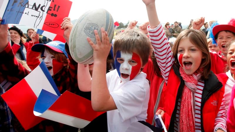 De jeunes fans des Bleus