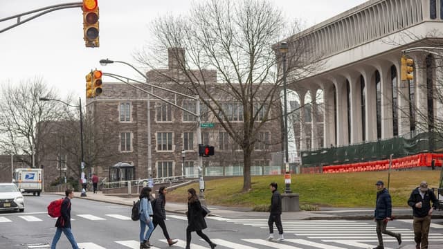L'université de Princeton dans le New Jersey avec à gauche l'école Woodrow Wilson qui va être renommée