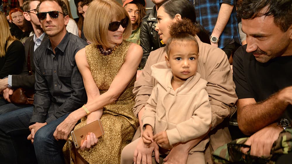 Kim et North, au premier rang du défilé de Kanye West, avec Anna Wintour.