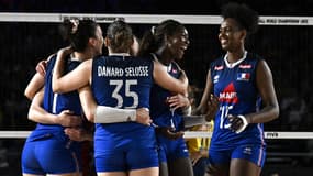 Les Françaises célébrant un point face au Brésil, le 24 aout 2025