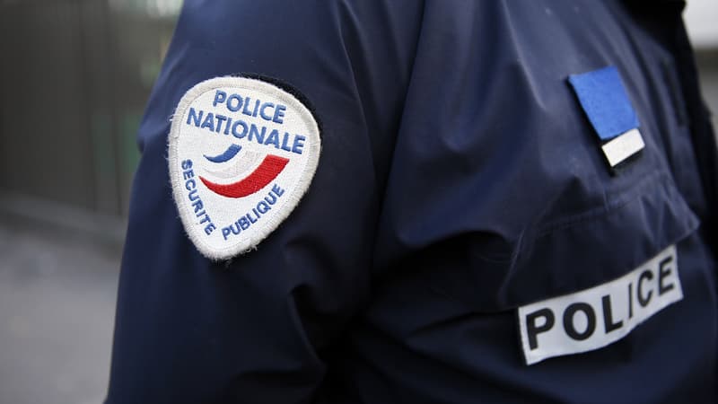 Les forces de l'ordre sont à la recherche des trois agresseurs.