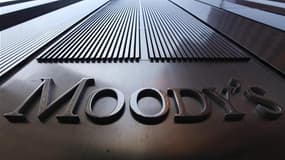 L'agence de notation Moody's va surveiller et évaluer le caractère stable de la perspective du Aaa français au cours des trois prochains mois. /Photo prise le 2 août 2011/REUTERS/Mike Segar