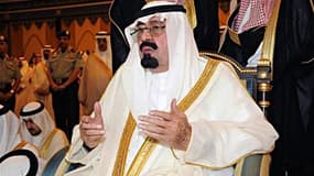 Le roi Abdallah a accordé dimanche aux femmes le droit de siéger en tant que membres de plein droit au Conseil de la Choura et de participer aux élections municipales en Arabie saoudite. /Photo prise le 30 août 2011/REUTERS/Agence de presse saoudienne