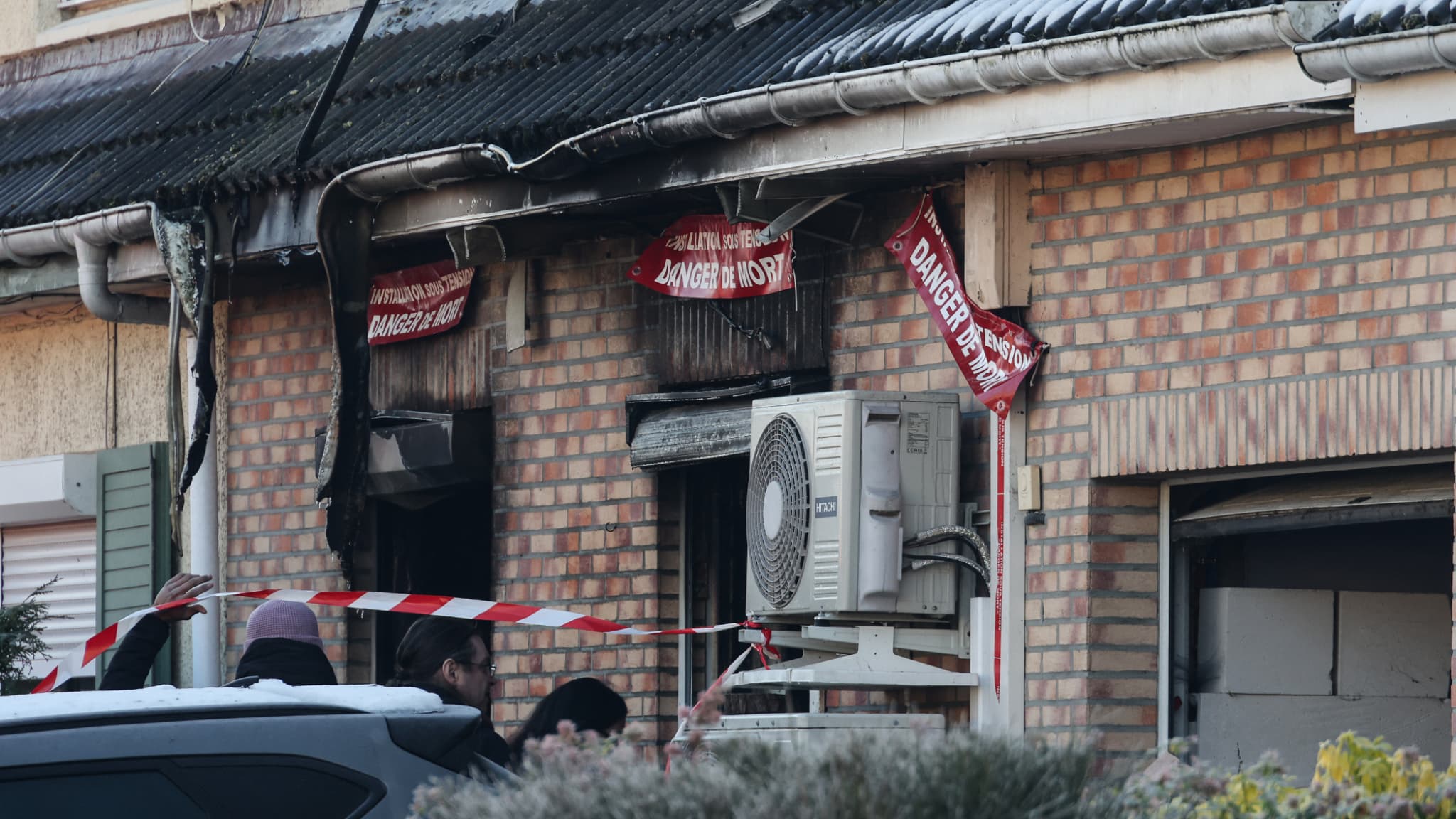 Une femme de 37 ans et ses deux filles de 9 et 16 ans ont péri lundi dans l'incendie de leur maison à Wingles (Pas-de-Calais). Une femme de 37 ans et ses deux filles de 9 et 16 ans ont péri lundi dans l'incendie de leur maison à Wingles (Pas-de-Calais).