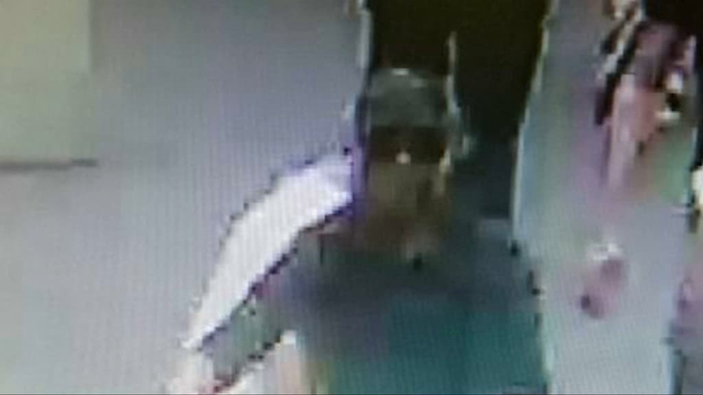 L'homme a le visage dissimulé L'homme a le visage dissimulé