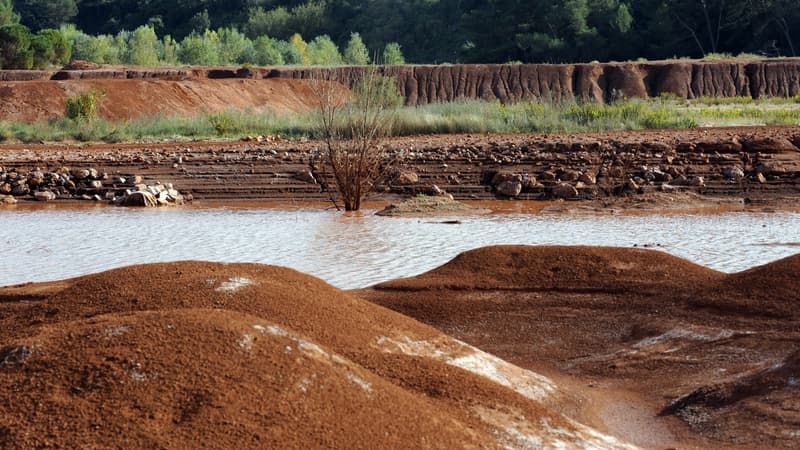 Le site où des résidus de bauxite produisant des boues rouges sont stockés sous forme solide, le 08 octobre 2010