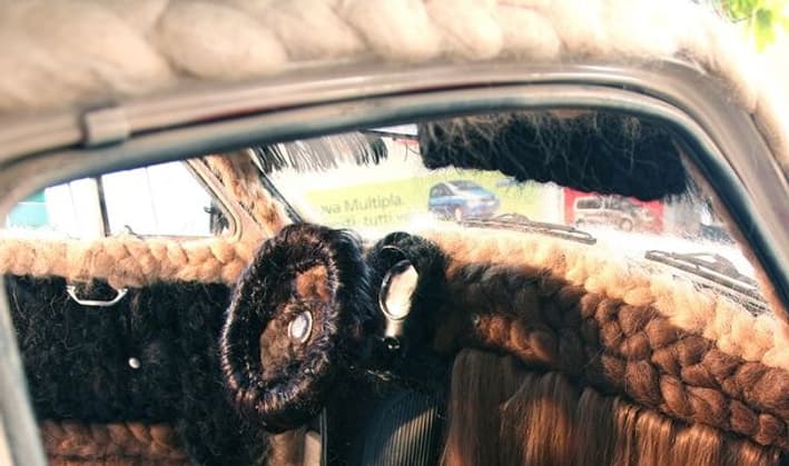 Tiens un volant en cheveu, ça doit être agréable... ou pas!