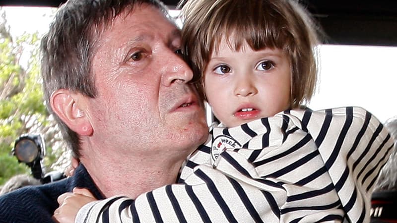 La petite Elise et son père, en avril 2009