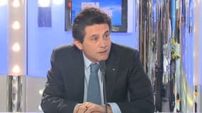 Henri de Castries estime que la France est perçue, à l'étranger, comme un pays peu accueillant pour l'investissement