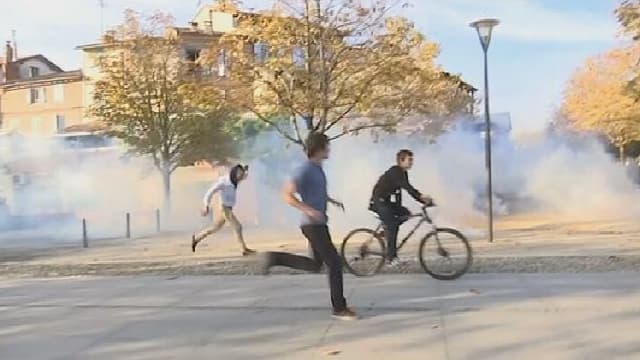 Des échauffourées ont éclaté lundi après-midi à Albi lors d'un rassemblement en hommage à Rémi, retrouvé mort dans la nuit de samedi à dimanche sur le site de Sivens (Tarn).