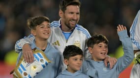 Lionel Messi avec ses trois fils lors du match Argentine-Venezuela (3-0), le 4 septembre 2025