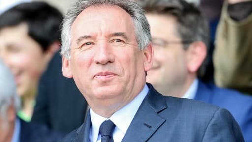 Le maire de Pau, François Bayrou au stade du Hameau à Pau, le 16 avril 2016