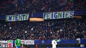 Les supporters de Feignies-Aulnoye lors du match de Coupe de France contre Paris