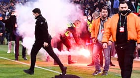 Des fumigènes lors de OM-PAOK en Conference League