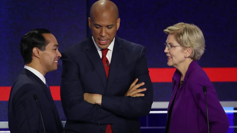 Julian Castro, Cory Booker et Elizabeth Warren (de gauche à droite), le 26 juin 2019 à Miami. 