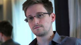 Edward Snowden, l'informaticien à l'origine des révélations sur le programme américain de cybersurveillance Prism, est arrivé dimanche à Moscou, d'où il devrait repartir lundi pour Caracas, via La Havane. /Photo prise le 6 juin 2013/REUTERS/Glenn Greenwal