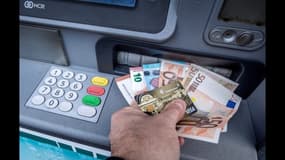 Le nombre de distributeurs de billets en chute libre