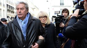 Alain de Delon et Mireille Darc se rendent à l'hommage donné en l'honneur du réalisateur Georges Lautner, le 5 décembre 2013.