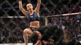 Rose Namajunas terrasse Zhang Weili à l'UFC 261