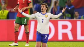 Le Français Antoine Griezmann à genoux lors du match de l'Euro contre le Portugal, le 5 juillet 2024