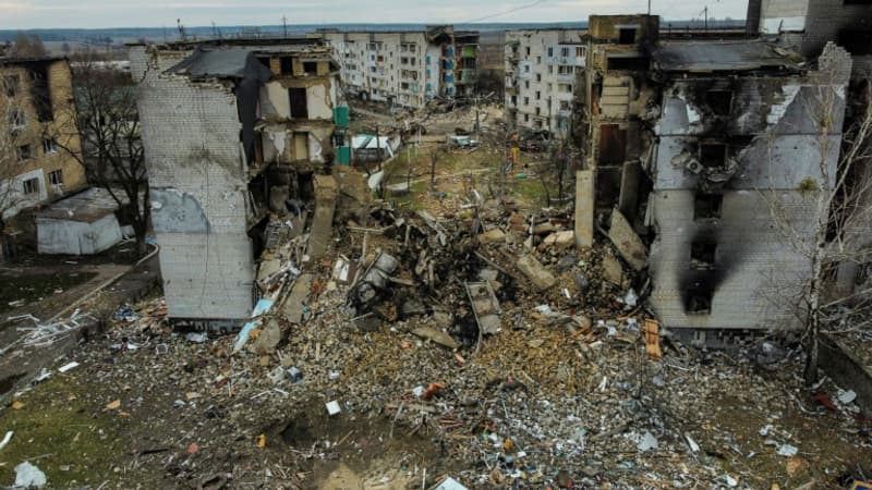 Guerre en Ukraine: 26 corps découverts dans les décombres de deux immeubles à Borodyanka