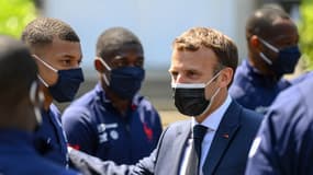 Emmanuel Macron et Kylian Mbappé, à Clairefontaine