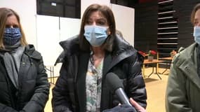 Anne Hidalgo dans un centre de vaccination du 10e arrondissement de Paris.