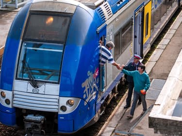 SNCF : un conducteur et un contrôleur de train sur une ligne RER à Hazbrouck (Nord) - ILLUSTRATION
