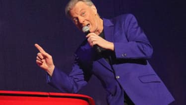 Le chanteur Herbert Leonard sur scène