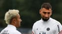 Les gardiens du PSG Keylor Navas et Gianluigi Donnarumma lors d'une séance d'entraînement au Camp des Loges, le 19 août 2021 