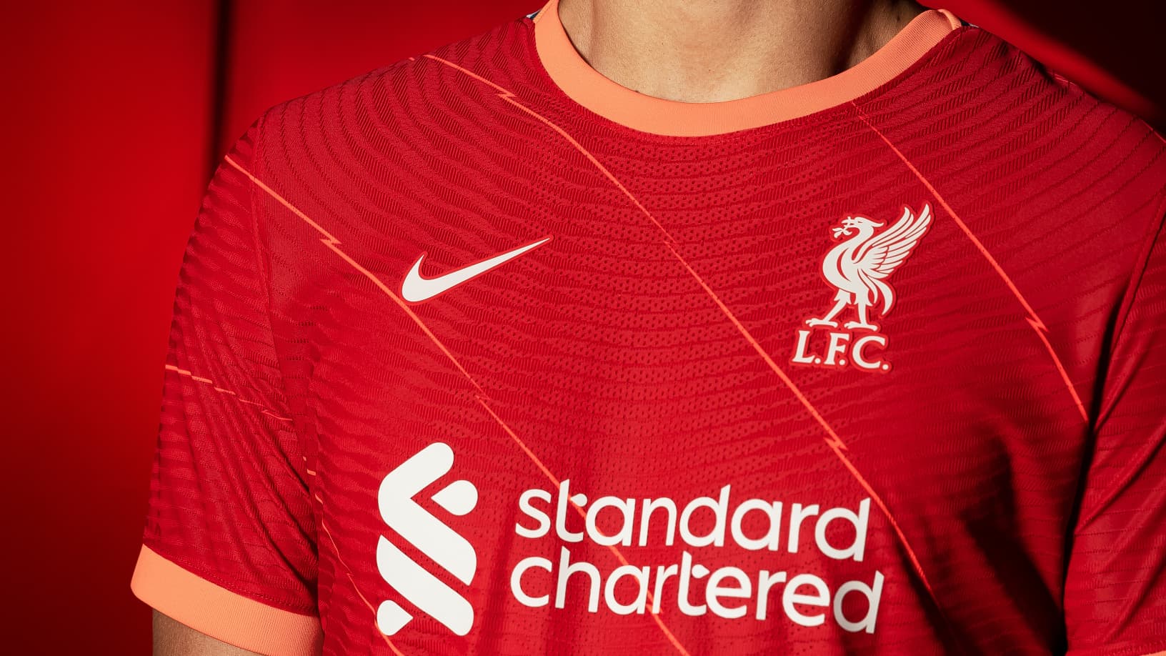 Nike dévoile les nouveaux maillots de Liverpool, Chelsea et