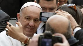 Le pape François à son arrivée à l'université "Roma Tre" à Rome, le 17 février 2017