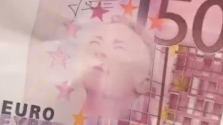 Des faux billets jetés sur Neymar