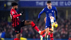 Kai Havertz au duel avec Philip Billing lors de Chelsea-Bournemouth, à Londres le 27 décembre 2022