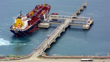 Un méthanier livrant du gaz naturel liquéfié (GNL) dans un port espagnol.