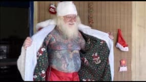 Le Père Noël recouvert de tatouages à Sao Paulo