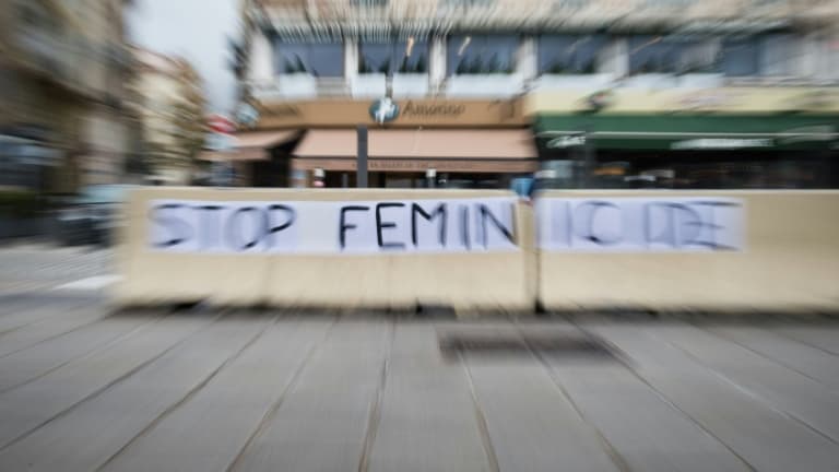 Une affiche "Stop Feminicide" à Marseille le 23 novembre 2019, jour de manfestations conttre les violences faites aux femmes