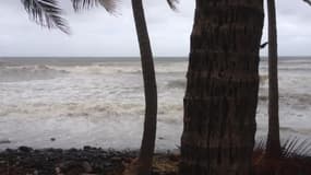Début des vagues de l'ouragan Maria de Capesterre-Belle-Eau - Témoins BFMTV