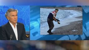 "Cette photo bouleverse la planète", commente Bernard-Henry Levy devant le cliché d'un garçon syrien de trois ans mort sur une plage en Turquie.