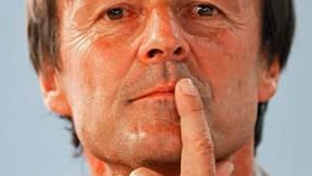 Nicolas Hulot, candidat à la "primaire" écologiste face à l'ex-juge Eva Joly, l'élu alsacien Henri Stoll et le militant anti-nucléaire Stéphane Lhomme. Les militants et sympathisants écologistes français vont départager mercredi les quatre postulants à la