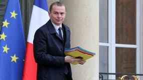 Le secrétaire d'Etat à la Fonction publique, Olivier Dussopt, assure ce lundi 21 mai dans Libération que le gouvernement ne remettra pas en cause le statut des fonctionnaires.