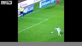 Il arrête une Panenka avec la poitrine
