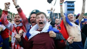 La joie des supporters russes après la victoire de la Russie face à l'Espagne, le 1er juillet 2018 à Moscou