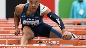 Le Français Sahsa Zhoya, vainqueur de la finale du 110 m haies aux Championnats du monde des moins de 20 ans, le 20 août 2021 à Nairobi