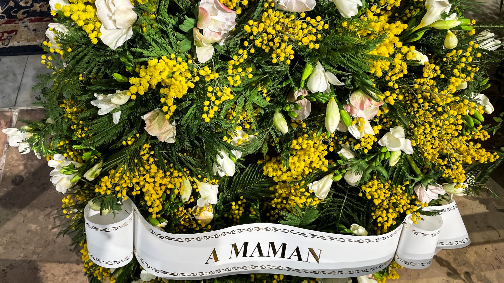 La gerbe de fleurs de Nicolas Charrier à sa mère Brigitte Bardot le 7 janvier 2026 La gerbe de fleurs de Nicolas Charrier à sa mère Brigitte Bardot le 7 janvier 2026