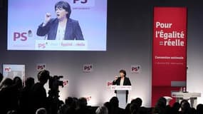 Le Premier secrétaire du PS Martine Aubry lors d'un rassemblement à Paris. Requinqués par leur victoire aux régionales au printemps, les socialistes ont renoué en fin d'année avec les querelles intestines, attisées par la perspective d'une primaire présid