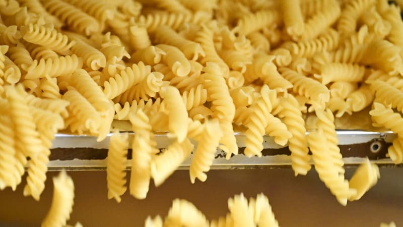 Droits de douane sur les pâtes italiennes: les États-Unis changent leur fusil d'épaule en les passant de 91% à 2%, Rome salue une "première réduction"