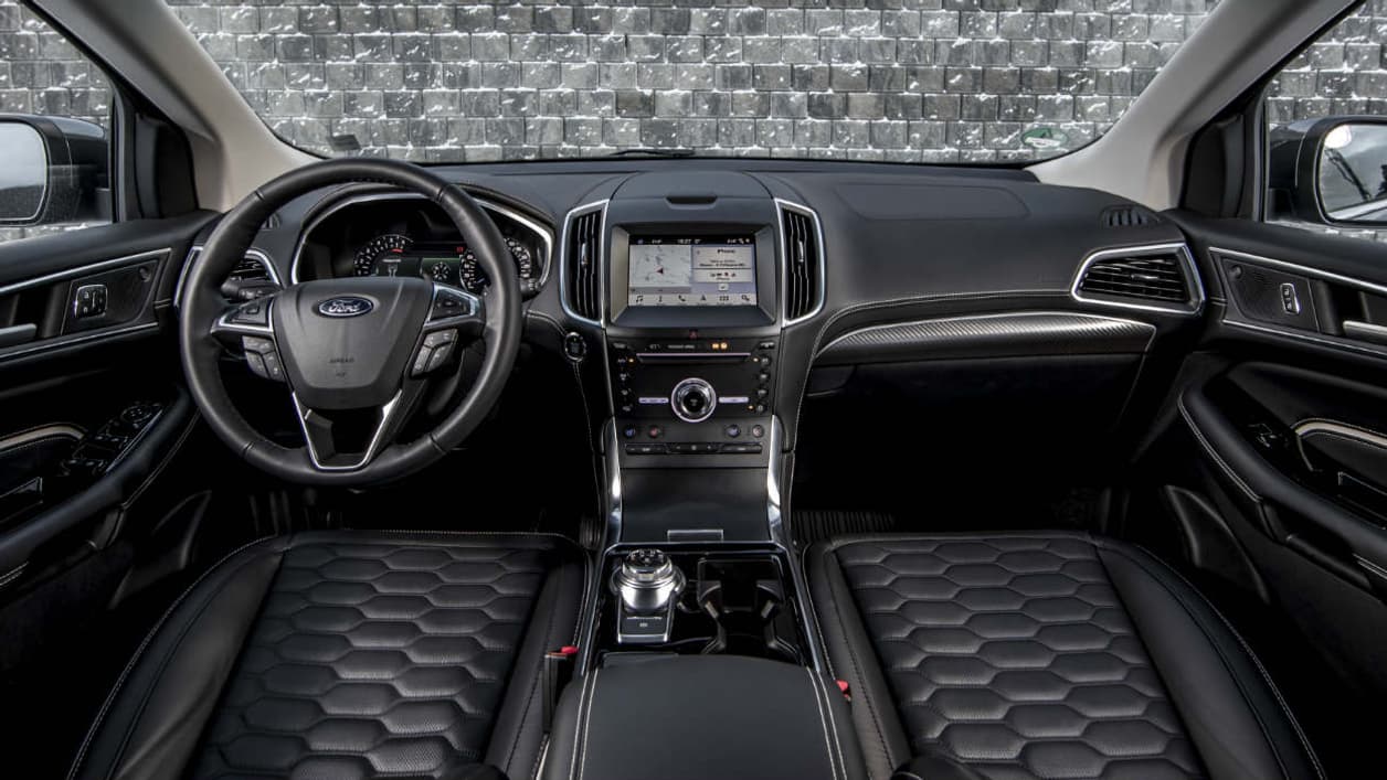 L'intérieur du Ford Edge a peu évolué mais reste assez ergonomique. L'intérieur du Ford Edge a peu évolué mais reste assez ergonomique.