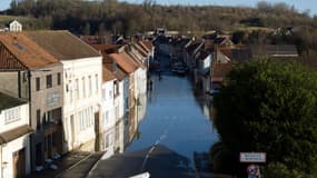 Vue aérienne de la commune de Neuville-sous-Montreuil dans le Pas-de-Calas en partie innondée